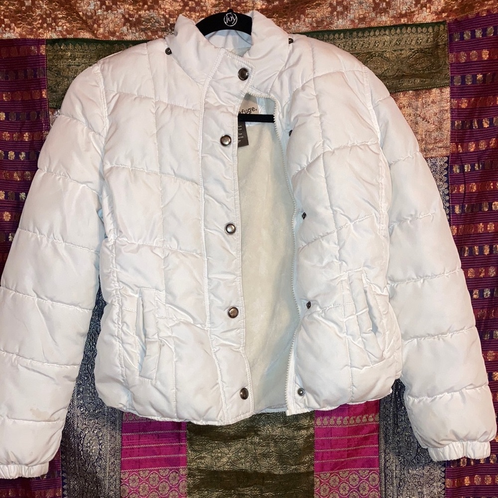 Girls puffy white coat.